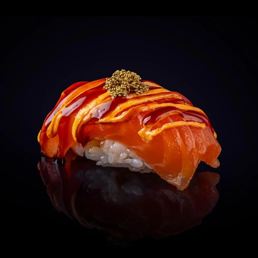 Суши с лососем