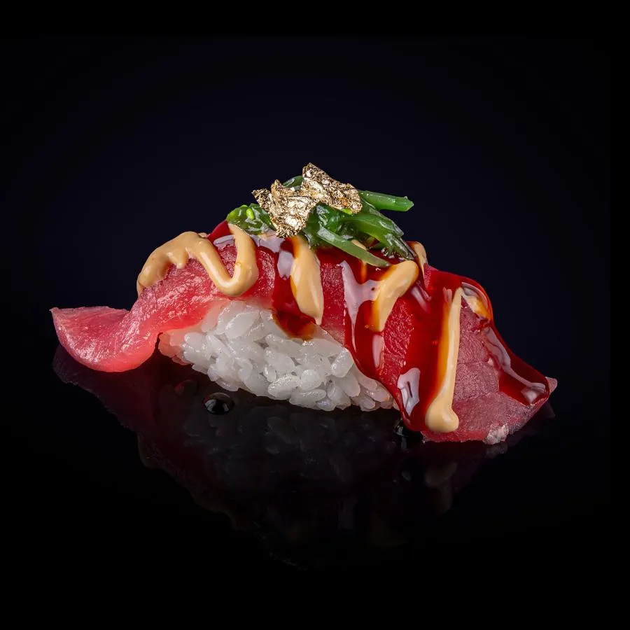 Суши с тунцом